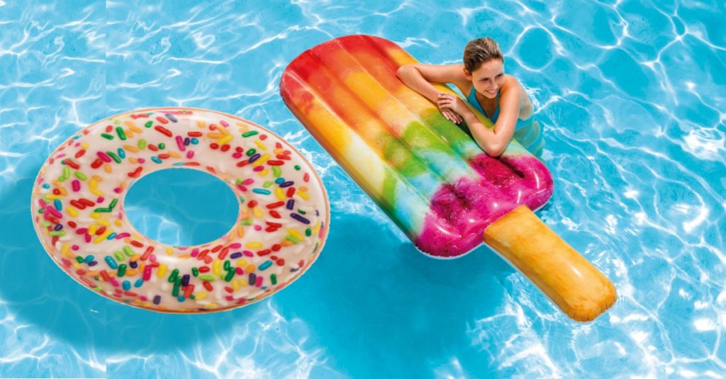 Donut Schwimmring und Wasser-Luftmatratze von Intex