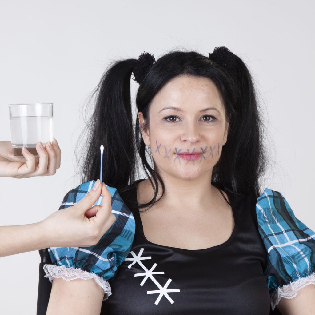 Halloween Schminken - Voodoo Frau - Schritt 2