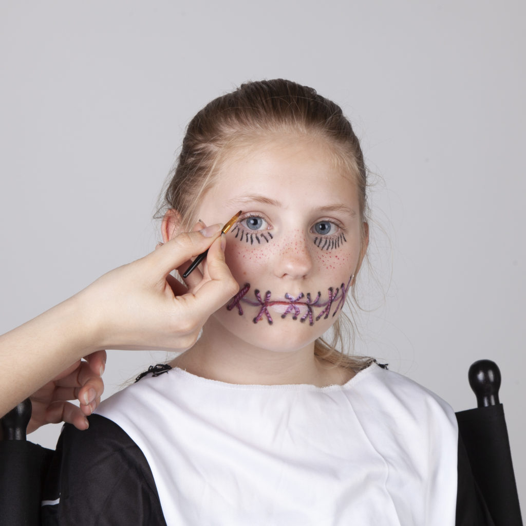 Halloween Schminken - Voodoo Mädchen - Schritt 6