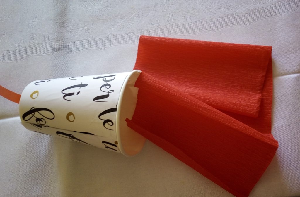 DIY Adventskalender - Krepppapier befestigen