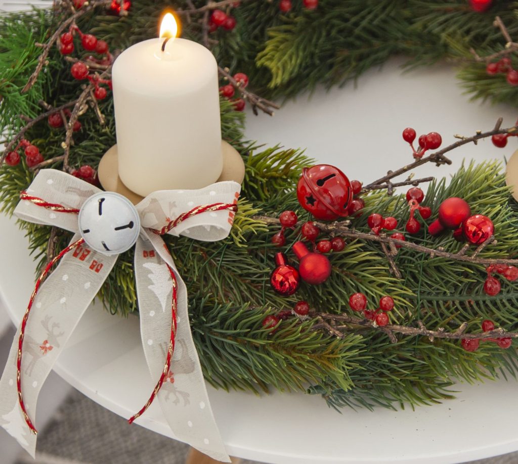 Adventskranz selber machen - Dekoration am Kranz