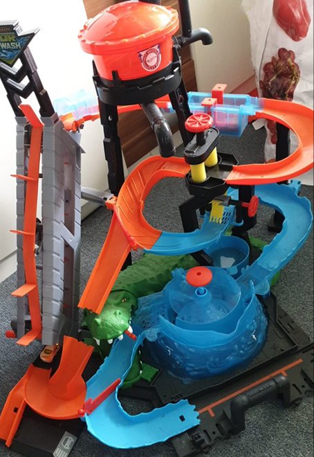 Rennbahn von Hot Wheels Track Builder - Fanbild
