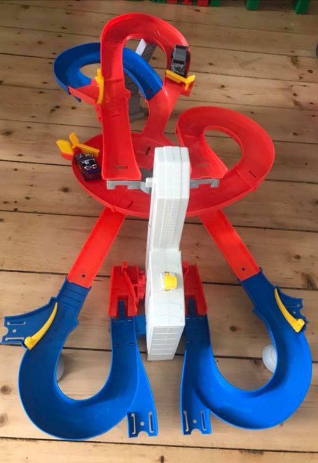 Rennbahn von Hot Wheels Track Builder - Fanbild