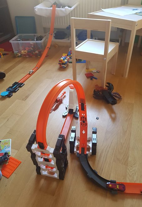 Rennbahn von Hot Wheels Track Builder - Fanbild