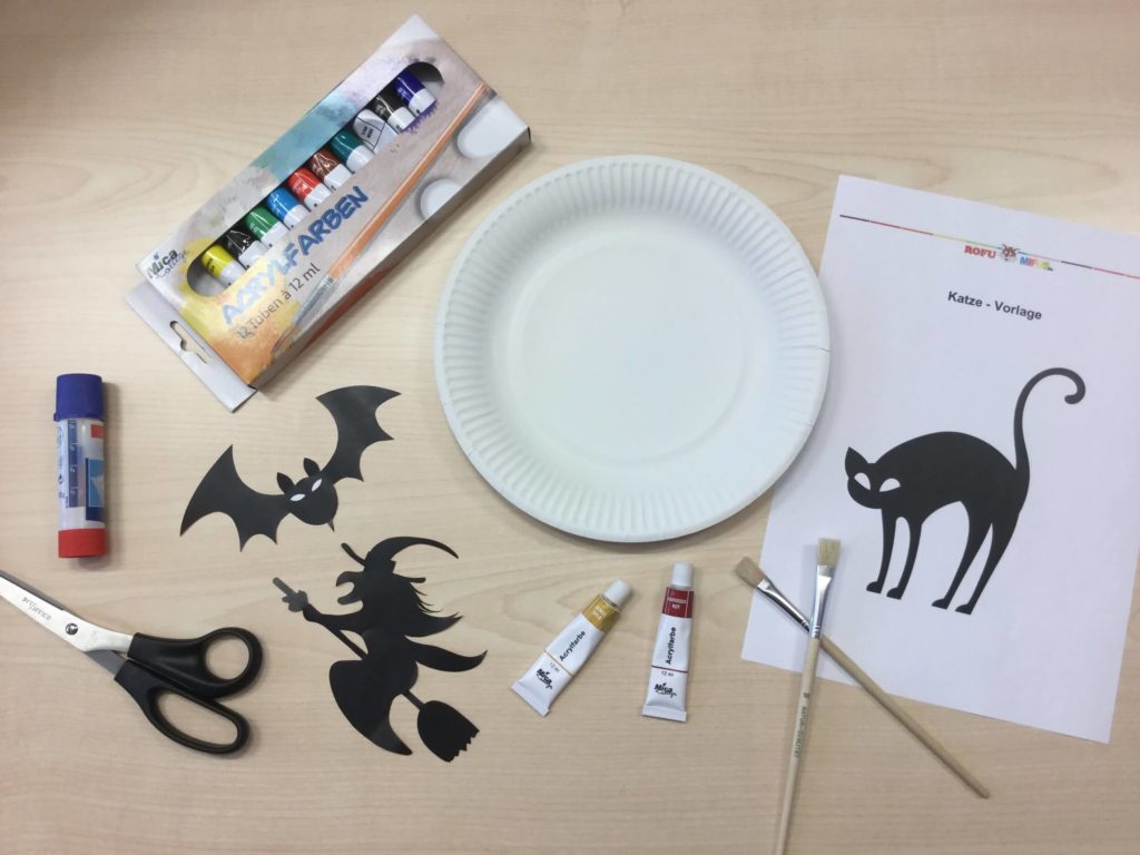 Halloween-Deko basteln - mit Papptellern - Benötigte Materialien