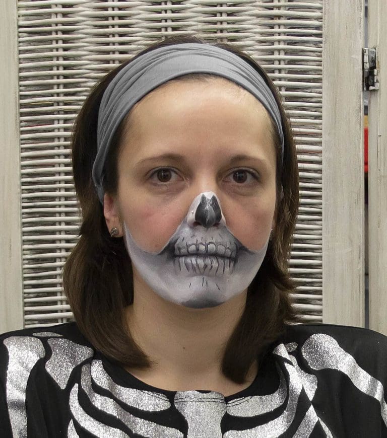Halloween Makeup - Half Skull - Schritt 4