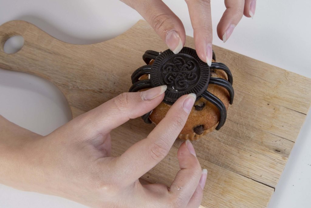 Halloween-Essen - Spinnenmuffins - Schritt 7