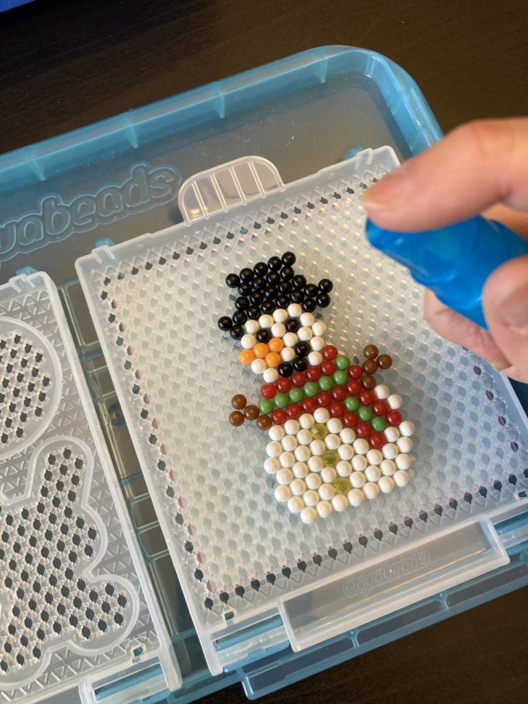 Aquabeads Perlen besprühen