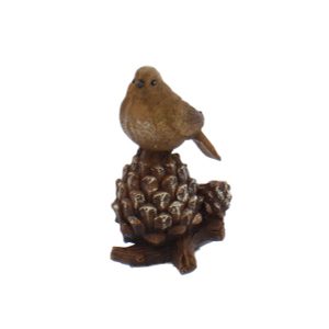 Vogel auf Tannenzapfen - ca. 6,6 x 5,7 x 10,3 cm