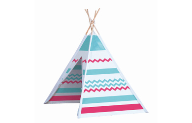 Tipi Zelt mit Holzstangen